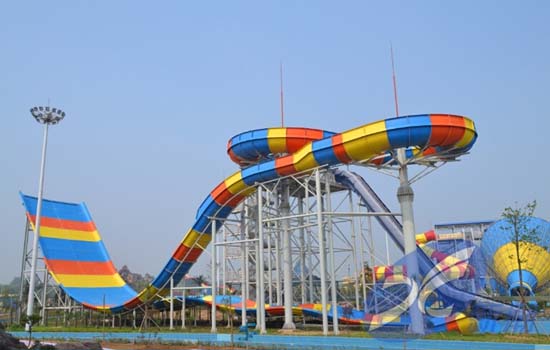 中型（2人）沖天回旋滑梯